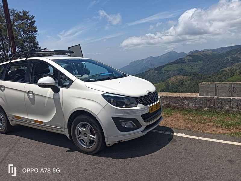 Amazing view of cab in Munnar background