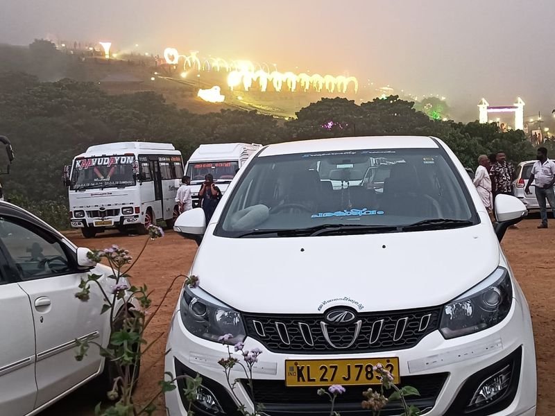 Cabs at Munnar or ooty