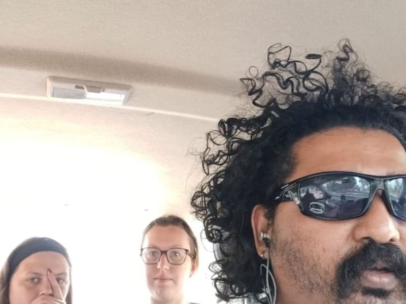 Driver Antony with foreign travelers 6