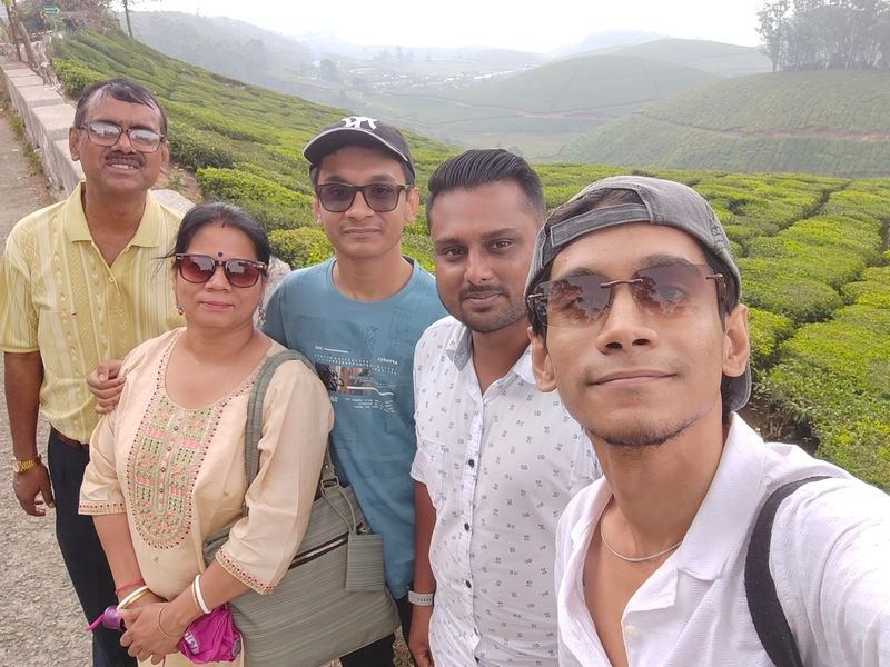 Group photo at Munnar hills