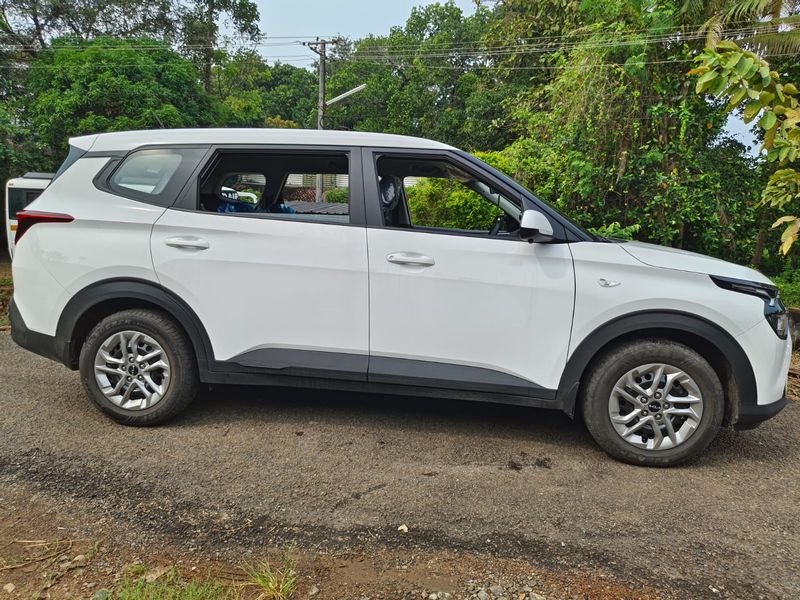 Kia taxi side view